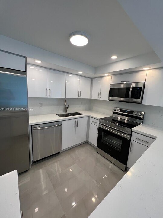 701 Three Islands Boulevard in Hallandale Beach, FL - Building Photo