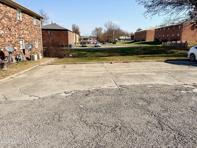 3216 Fordhaven Rd in Louisville, KY - Building Photo - Building Photo