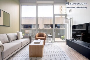 165 North Des Plaines Street-SI FL3-ID750 in Chicago, IL - Building Photo