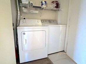 521 Southwest Pkwy in College Station, TX - Foto de edificio - Building Photo