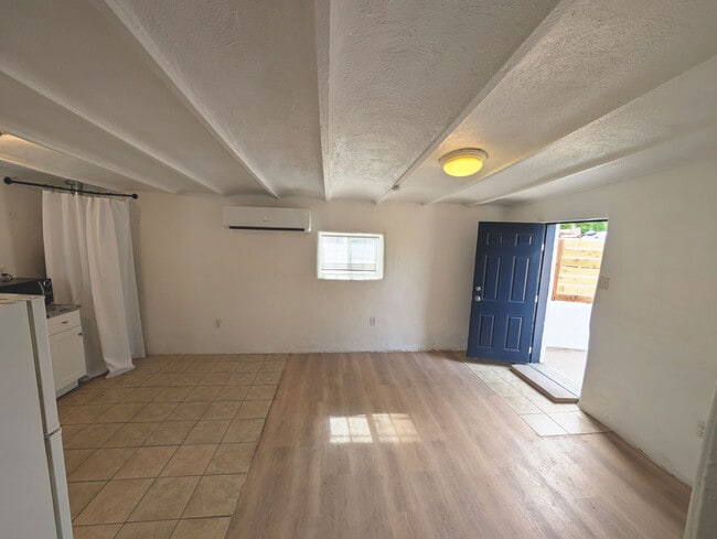 1203 Barelas St SW, Unit B in Albuquerque, NM - Building Photo - Building Photo