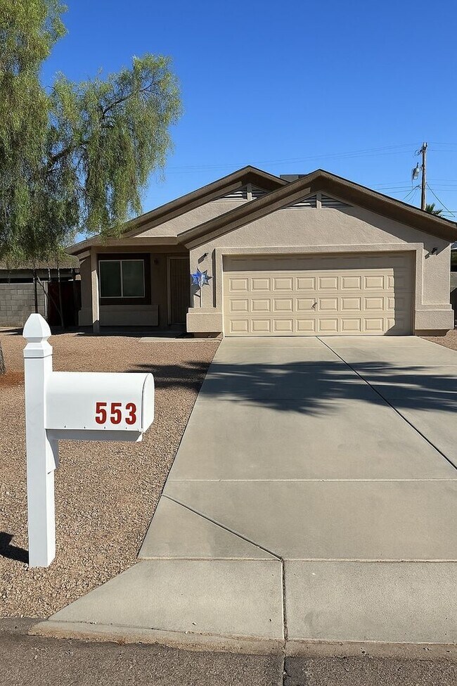 property at 1939 E Raymond St