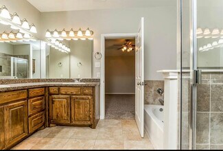 622 Hearthstone Dr in Lancaster, TX - Building Photo - Building Photo