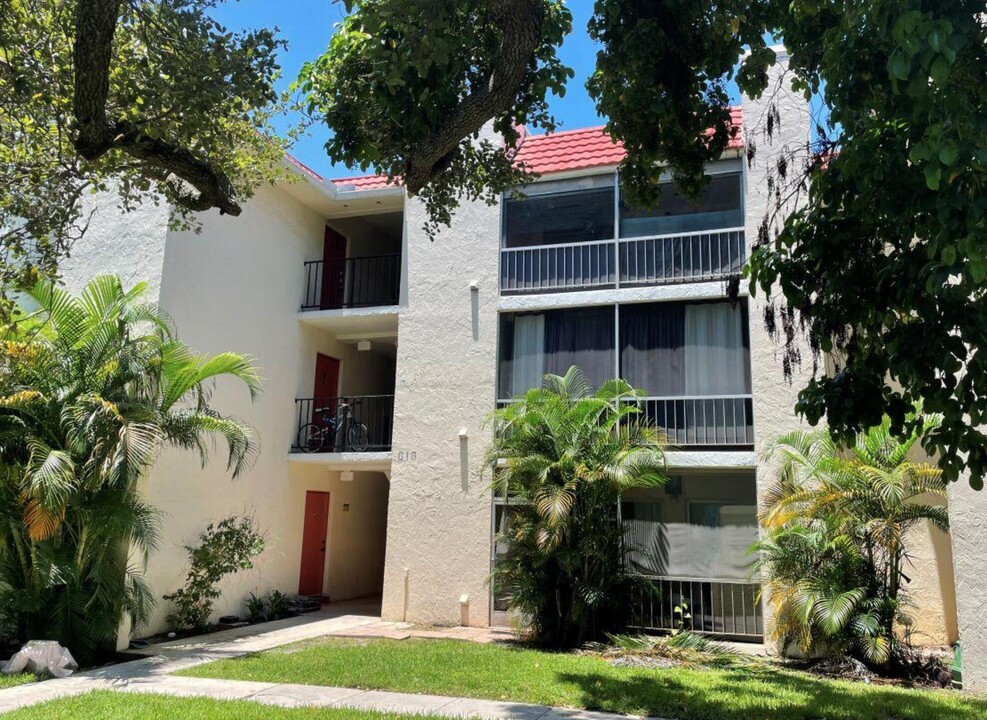 618 NW 13th St in Boca Raton, FL - Building Photo