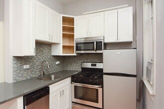 511 W Belmont Ave in Chicago, IL - Building Photo - Building Photo