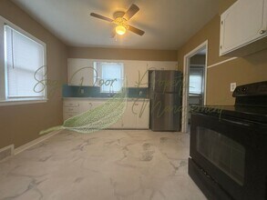 1212 N Union St in Independence, MO - Building Photo - Building Photo