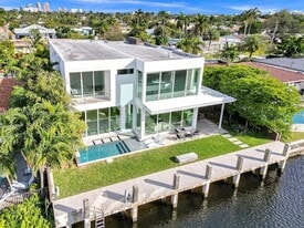 2217 NE 17th Terrace in Wilton Manors, FL - Building Photo