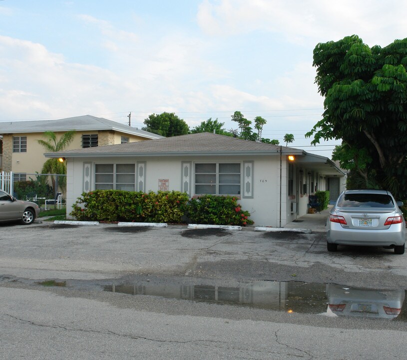 709-711 SE 15th St in Fort Lauderdale, FL - Building Photo