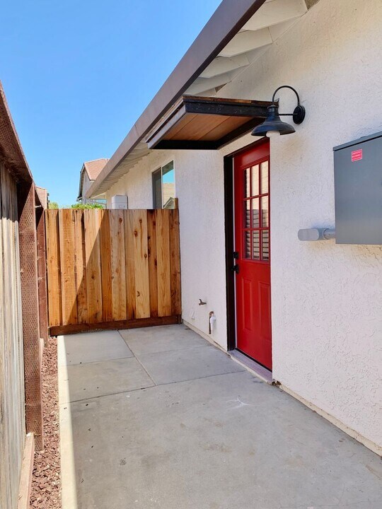 900 Apricot Ln in Hollister, CA - Building Photo