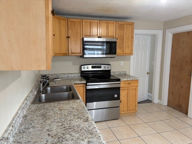 84 Vernal St in Everett, MA - Building Photo - Building Photo