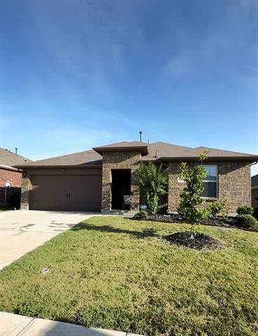 2303 Ravensway Rd in Crandall, TX - Building Photo