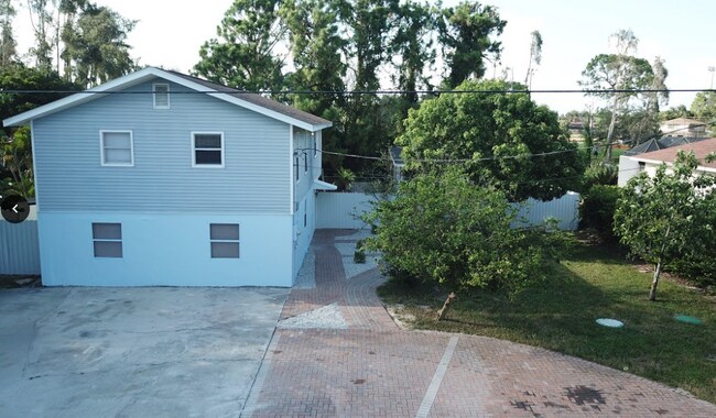 8125 Winged Foot Dr in Ft. Myers, FL - Building Photo - Building Photo