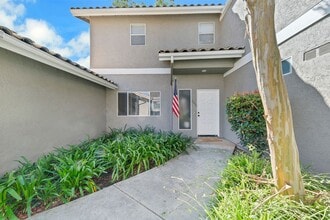 1390 Palomar Pl in Vista, CA - Building Photo - Building Photo