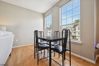 7 Wildflower Ln in Morristown, NJ - Building Photo - Building Photo