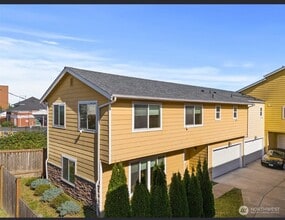 3128 Broadway, Unit Unit C in Everett, WA - Foto de edificio - Building Photo