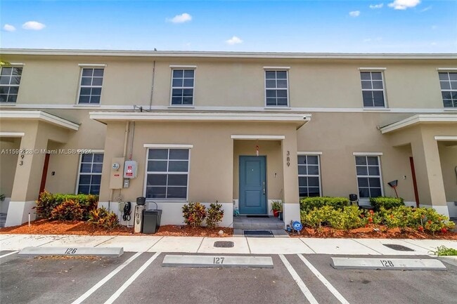 389 NE 5th Pl in Florida City, FL - Building Photo - Building Photo