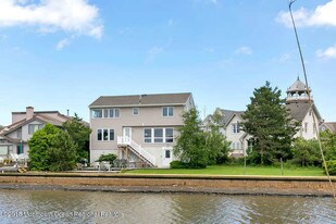 127 Trenton Ave in Point Pleasant Beach, NJ - Building Photo