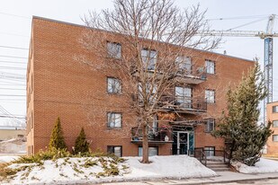 490 Ampère Av in Laval, QC - Building Photo