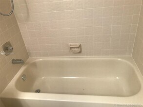 8592 W Sunrise Blvd in Plantation, FL - Foto de edificio - Building Photo