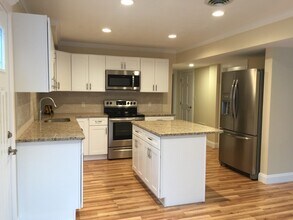 1 Driftwood Dr, Unit 1 in Woburn, MA - Foto de edificio - Building Photo