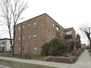 2323 Clinton South in Minneapolis, MN - Foto de edificio - Building Photo