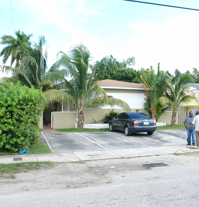 661 NE 86th St in Miami, FL - Building Photo