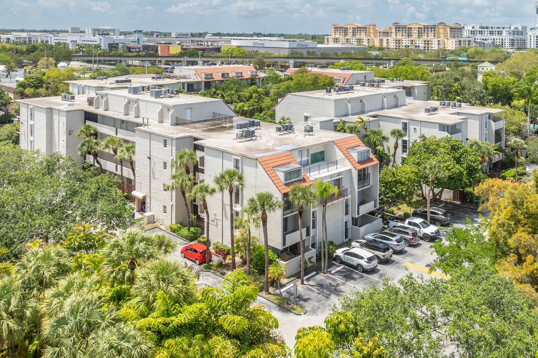 Shadeland Grove in Pinecrest, FL - Building Photo