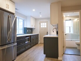 5333 Penn Ave, Unit 201 in Pittsburgh, PA - Building Photo