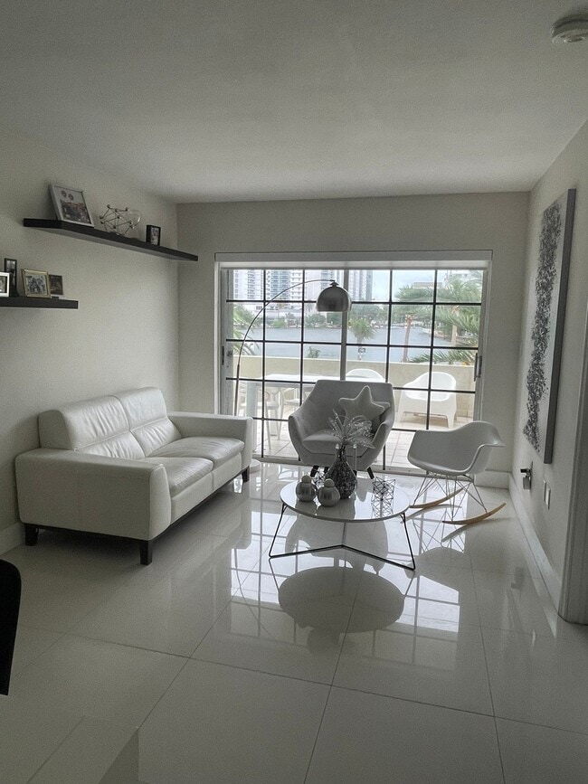 property at 2600 Collins Ave