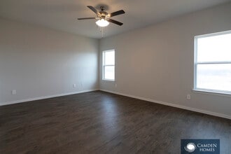 6493 Rd 5503 in Cleveland, TX - Building Photo - Building Photo