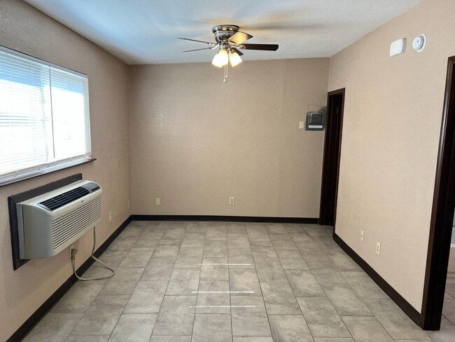 226 Cherry St in Levelland, TX - Foto de edificio - Building Photo