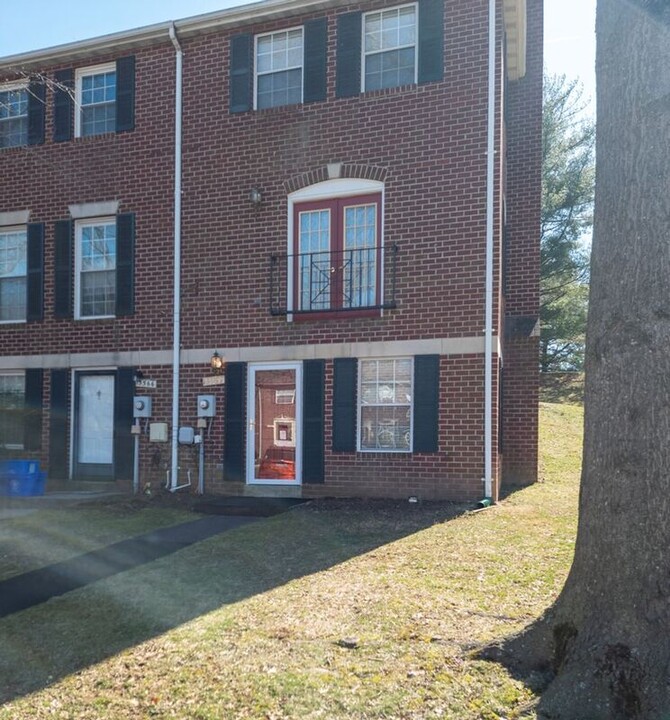 13568 Deerwater Dr in Germantown, MD - Building Photo