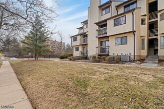 3001 Revere Ct in Hillsborough, NJ - Building Photo - Building Photo