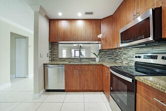 505 Harbour Pointe Way in Greenacres, FL - Building Photo - Building Photo