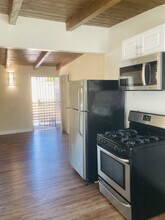 1024 Pico Blvd in Santa Monica, CA - Foto de edificio - Building Photo