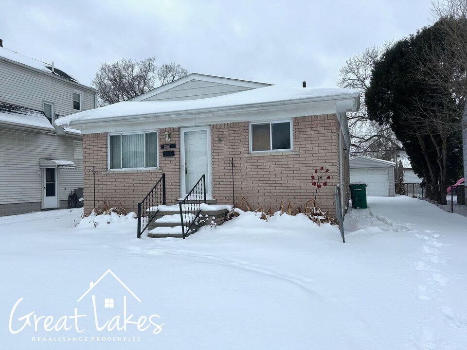 22165 Normandy Ave in Eastpointe, MI - Building Photo