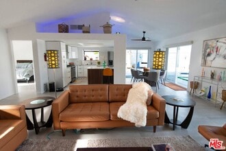 300 W Pico Rd in Palm Springs, CA - Building Photo - Building Photo