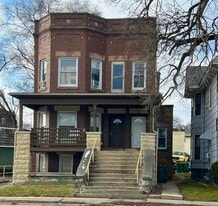 109 N Center St, Unit G in Joliet, IL - Building Photo