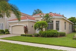 15560 Laguna Hills Dr in Ft. Myers, FL - Building Photo
