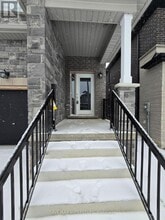 17 Barnyard Trl in Barrie, ON - Building Photo - Building Photo