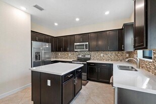 5643 Sandbirch Wy in Greenacres, FL - Building Photo