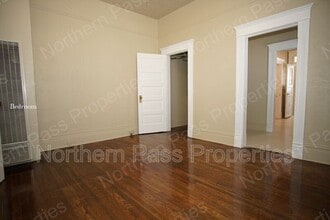 1421 Wyoming Ave in El Paso, TX - Foto de edificio - Building Photo