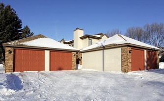 2049-2079 Parkside Dr in St. Paul, MN - Building Photo