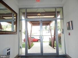 1501 27th St SE, Unit 406 in Washington, DC - Building Photo