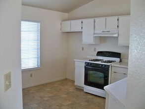 1220 Cribari Dr in Modesto, CA - Building Photo - Building Photo