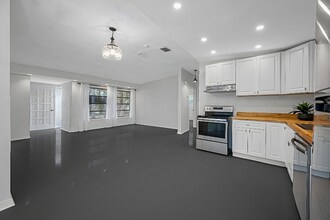 1815 Apache Trail in Clearwater, FL - Building Photo - Building Photo