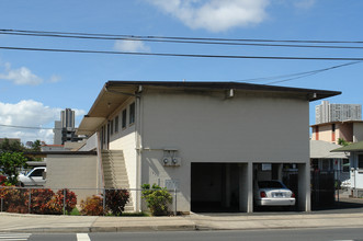 906 Mccully St in Honolulu, HI - Building Photo - Building Photo