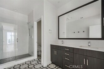 229 Elm Ave in Long Beach, CA - Building Photo - Building Photo