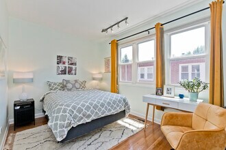 1827 W Oakdale Ave, Unit D in Chicago, IL - Building Photo - Building Photo