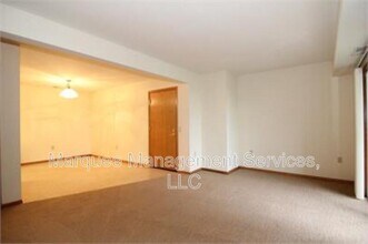 119 W Windsor Ave in Cottage Grove, WI - Building Photo - Building Photo